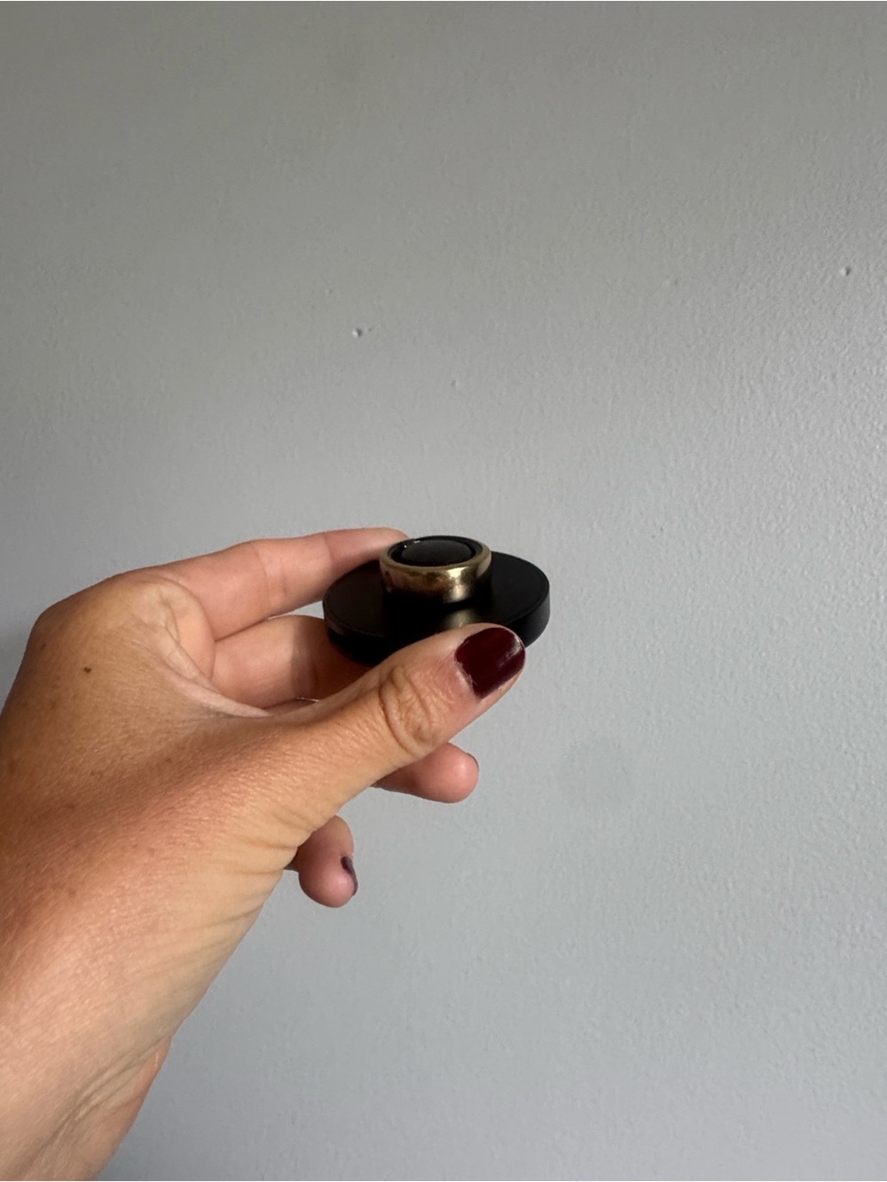 Oura Smart Ring Charger Accessory in Black and Gold